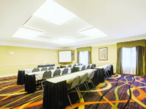 La Quinta Inn & Suites by Wyndham Cincinnati Airpt Florence Hotels in Florence