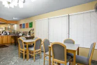 Quality Inn & Suites - breakfast