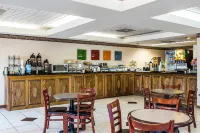 Clarion Pointe Forsyth I-75 - breakfast