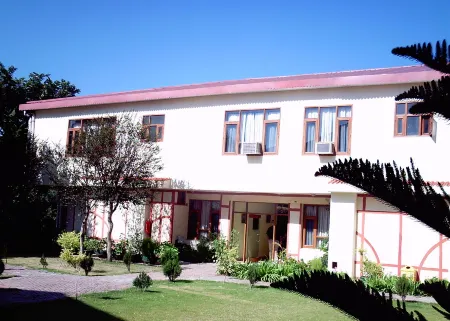 The Fern Surya Resort Kasauli Hills, Dharampur Отели в г. Касоли