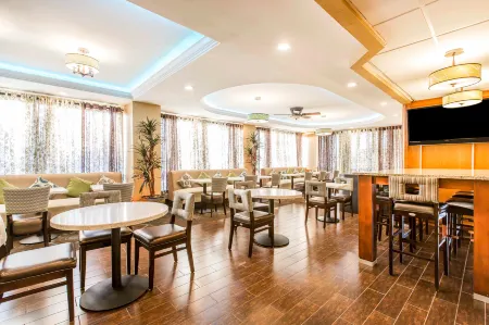 Comfort Inn Anaheim Resort Отели рядом со станцией Анахайм Риджинал Транспортейшен Интермодал Сентер