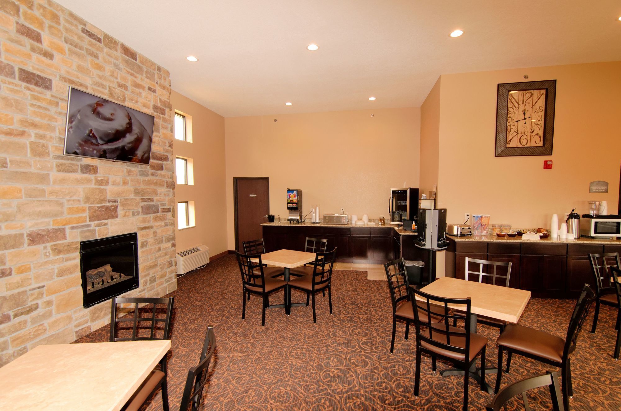 Cobblestone Inn & Suites - Denison - Oak Ridge