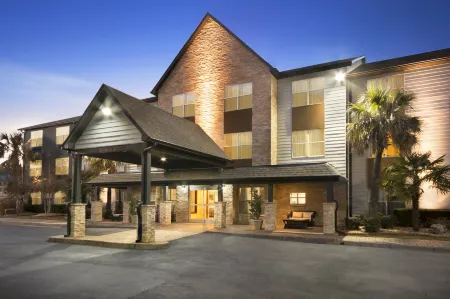 Baymont Inn & Suites by Wyndham Morrow/Atlanta I-75 South