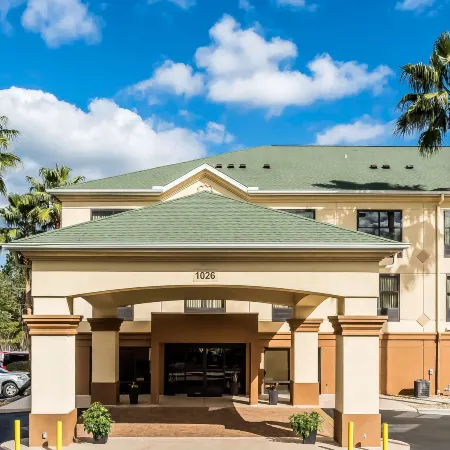 Comfort Suites Tallahassee Downtown Отели рядом с достопримечательностью «Университет штата Флорида»