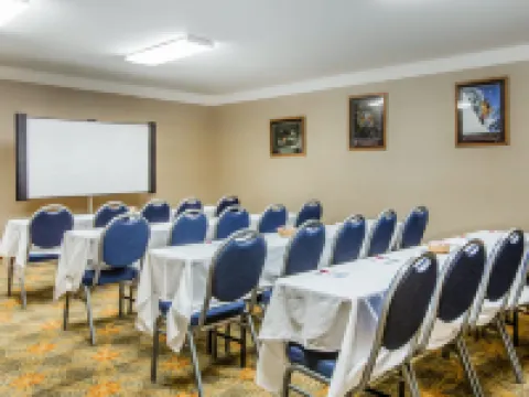 Comfort Suites Visalia - Convention Center Hoteles en Visalia