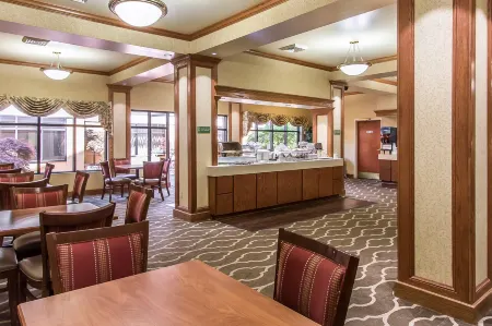 Comfort Suites Отели рядом с достопримечательностью «Computer Science»