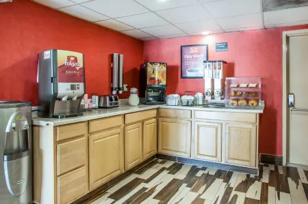 Days Inn by Wyndham Jersey City / NYC Area Отели рядом со станцией Ньюпорт