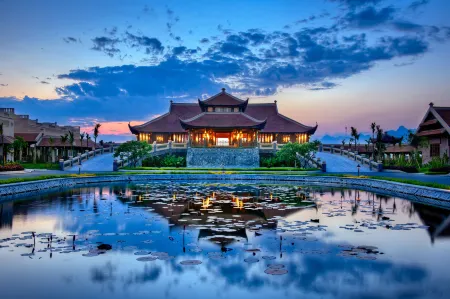 Emeralda Resort Ninh Binh Отели в г. Gia Phuong