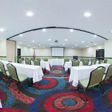 Holiday Inn & Suites ANAHEIM (1 BLK/DISNEYLAND®) by IHG