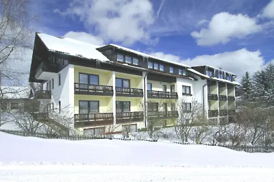 Hotel Dreisonnenberg Hotels near Messerschmidmühle Parkplatz