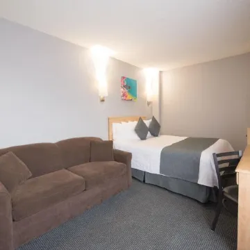 Travelodge by Wyndham Montreal Centre Отели рядом с достопримечательностью «Музей Маккорд»