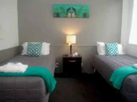 ลอว คอร์ท โฮเต็ล โรงแรมในดันเนดิน