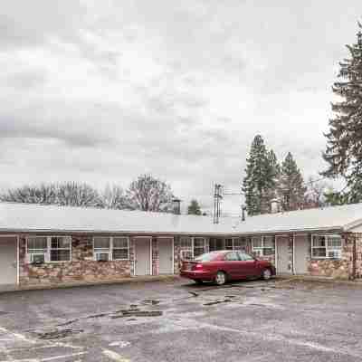 Rodeway Inn Hotel Exterior