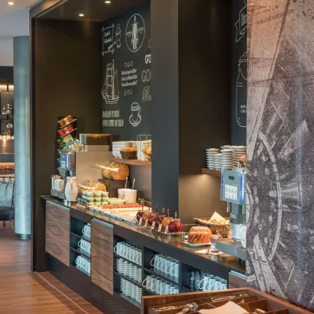 Motel One Hamburg Airport Отели рядом с достопримечательностью «Озеро Брамфелдер»