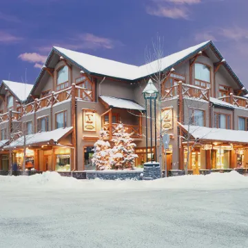 Brewster Mountain Lodge Hotels near The Whyte