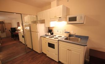 Econo Lodge Inn & Suites High Level