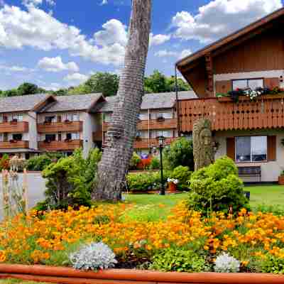 Ramada by Wyndham Campbell River Hotel Exterior