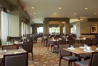 Hilton Winnipeg Airport Suites - breakfast