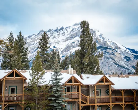 バッファロー マウンテン ロッジ バンフのホテル