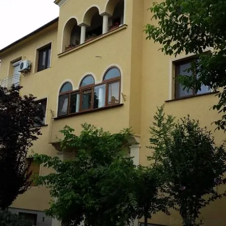 Moonlight Central Apartments Отели в г. Орадя