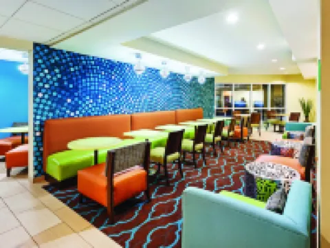 La Quinta Inn & Suites by Wyndham Knoxville Airport アルコアのホテル