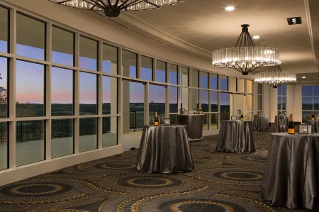 Signia by Hilton La Cantera Resort & Spa Отели в г. Кросс Маунтин