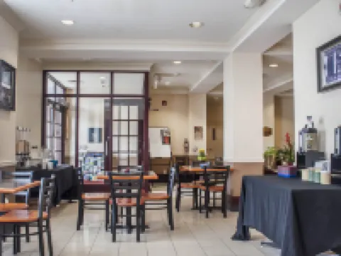 The Champlain Waterfront Hotel Ascend Hotel Collection Hotels in Orillia