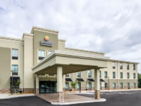 コンフォート イン & スイーツ リンチバーグ エアポート - ユニバーシティ エリア リンチバーグのホテル