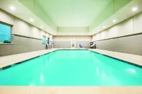 La Quinta Inn & Suites by Wyndham Houston Cypress - Pools