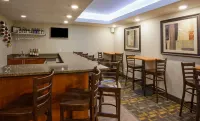 AmericInn by Wyndham Winona - bar