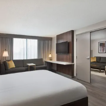 Nashville Marriott at Vanderbilt University Отели рядом с достопримечательностью «The Parthenon»
