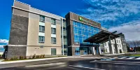 Holiday Inn Express & Suites Vaudreuil - Dorion Hotels in Valleyfield