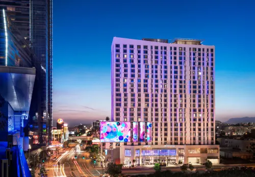 Courtyard by Marriott Los Angeles L.A. LIVE - Rooftop Pools