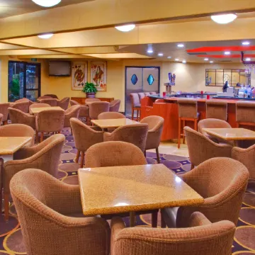 DoubleTree by Hilton San Diego Bayside Отели рядом с достопримечательностью «Харбор-Айленд»