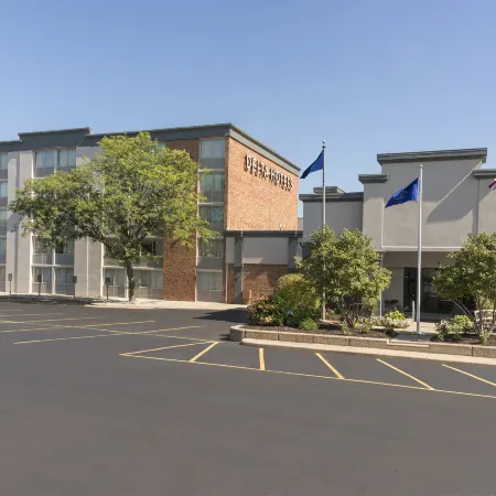 Sonesta Hotel Grand Rapids Airport Отели рядом с достопримечательностью «Колледж "Аквинас"»