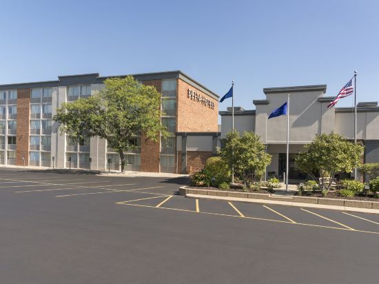 Sonesta Hotel Grand Rapids Airport