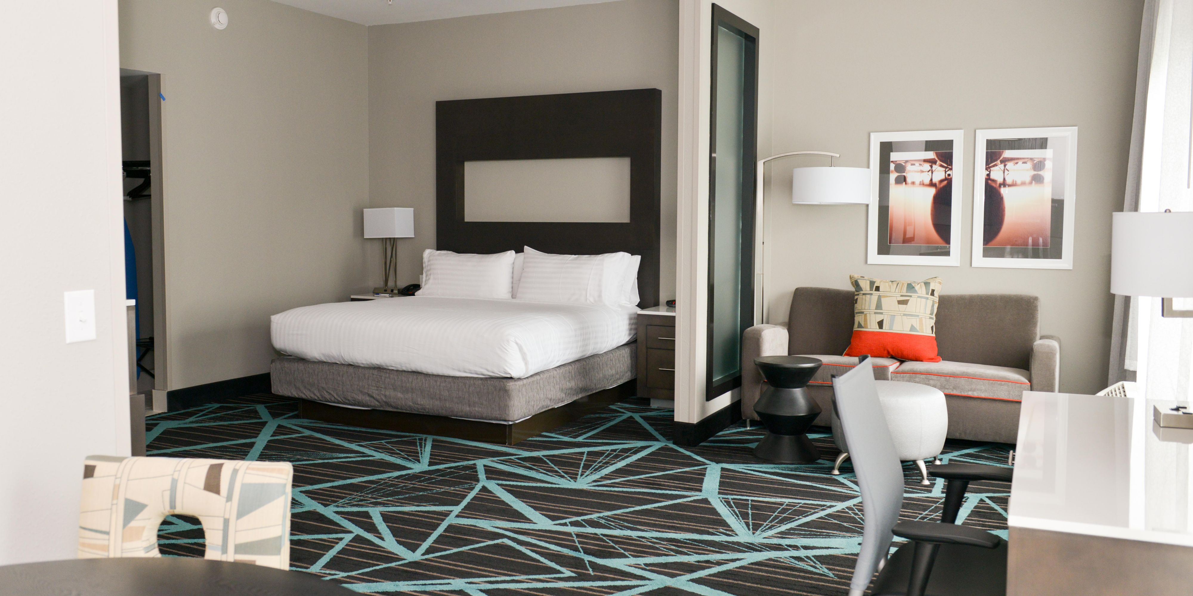 Holiday Inn Express & Suites - Charlotte Airport, an Ihg Hotel