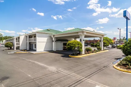 Motel 6 Waycross, GA Отели в г. Уэйкросс