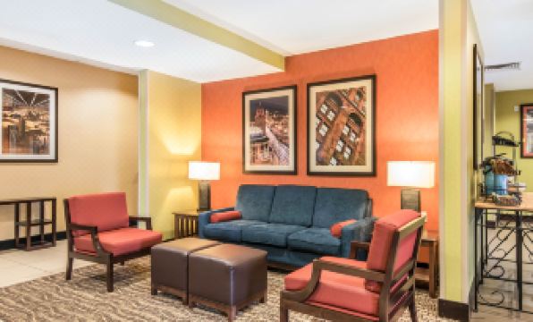 Comfort Inn & Suites Kansas City - Northeast
