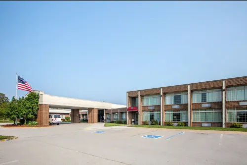 The Highlander Hotel, Ascend Hotel Collection Hotels in Iowa City