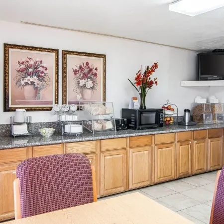Bridgeway Inn & Suites - Portland Airport