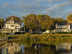 Night Swan Intracoastal B&B