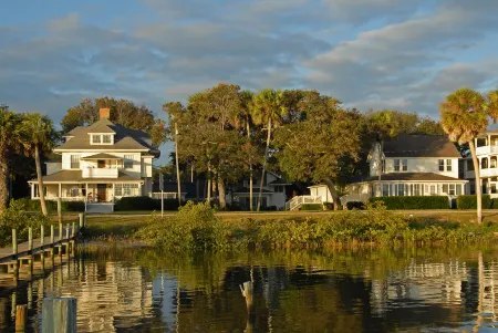 Night Swan Intracoastal B&B