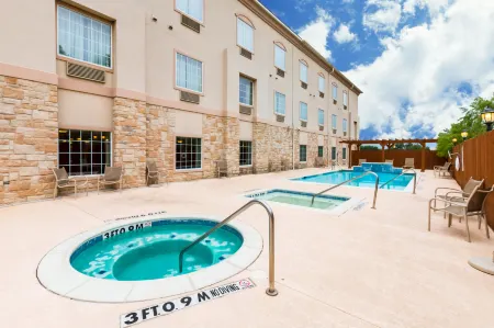 Baymont Inn & Suites by Wyndham Glen Rose