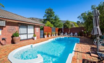 Country Plaza Halls Gap