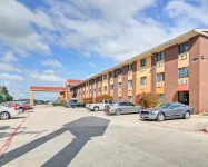 Quality Inn DFW Airport North - parking