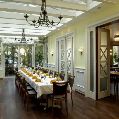 Hotel-Restaurant Amadeus Hotel dekat Altwarmbuchener See