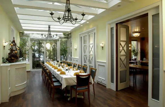 艾瑪迪斯餐廳酒店