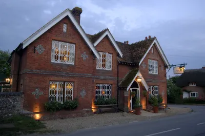 The Peat Spade Inn Hotels near Winter Garden, Hillier Arboretum