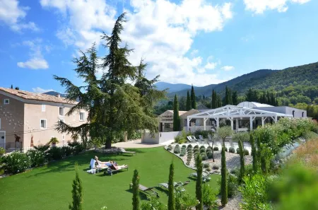 Villas de La Ferme du Gros Noyer Отели в г. Мериндоль-Лез-Оливье